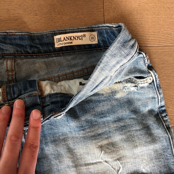 Blank NYC Distressed Jean Shorts Size 25 - Picture 2 of 3